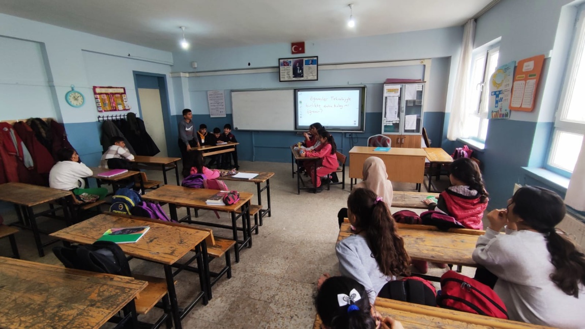 BİGEP Kapsamında Dönem Sonu Faaliyet Haftası Sınıf içi Münazara Etkinliği Yapıldı.